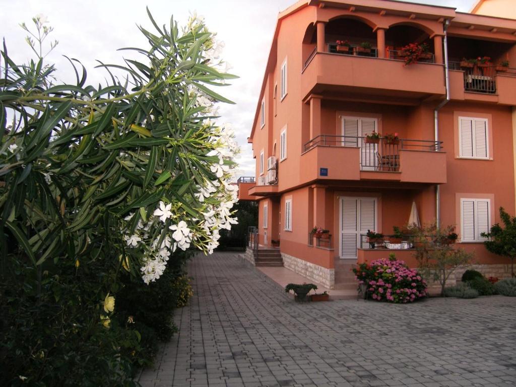Apartments Juran Sukosan Bagian luar foto